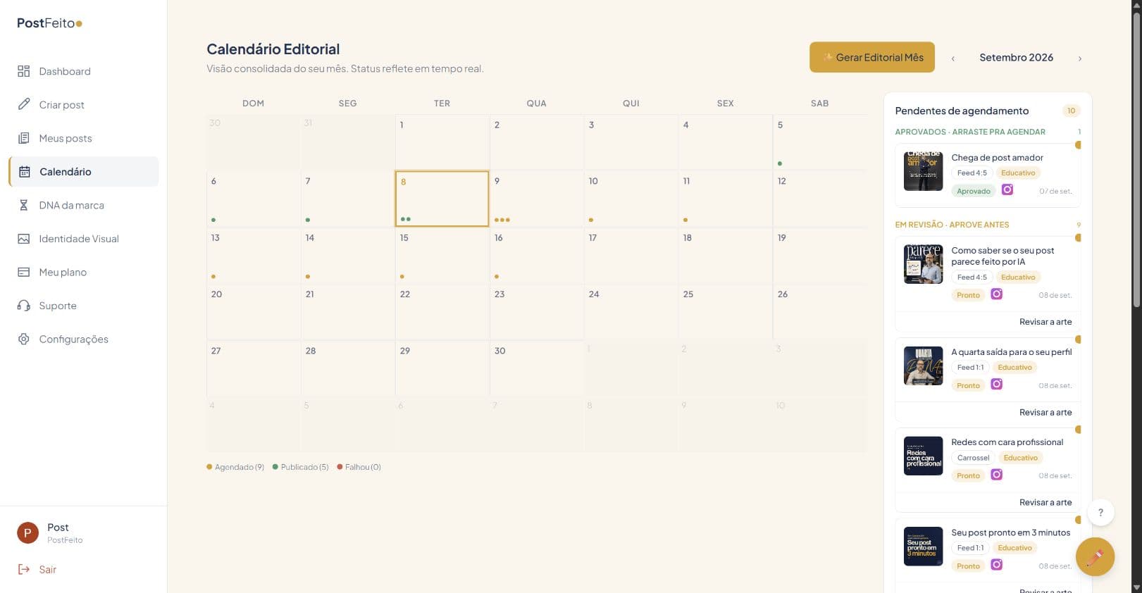 Captura real do calendário do PostFeito, com posts organizados por data e estados de publicação